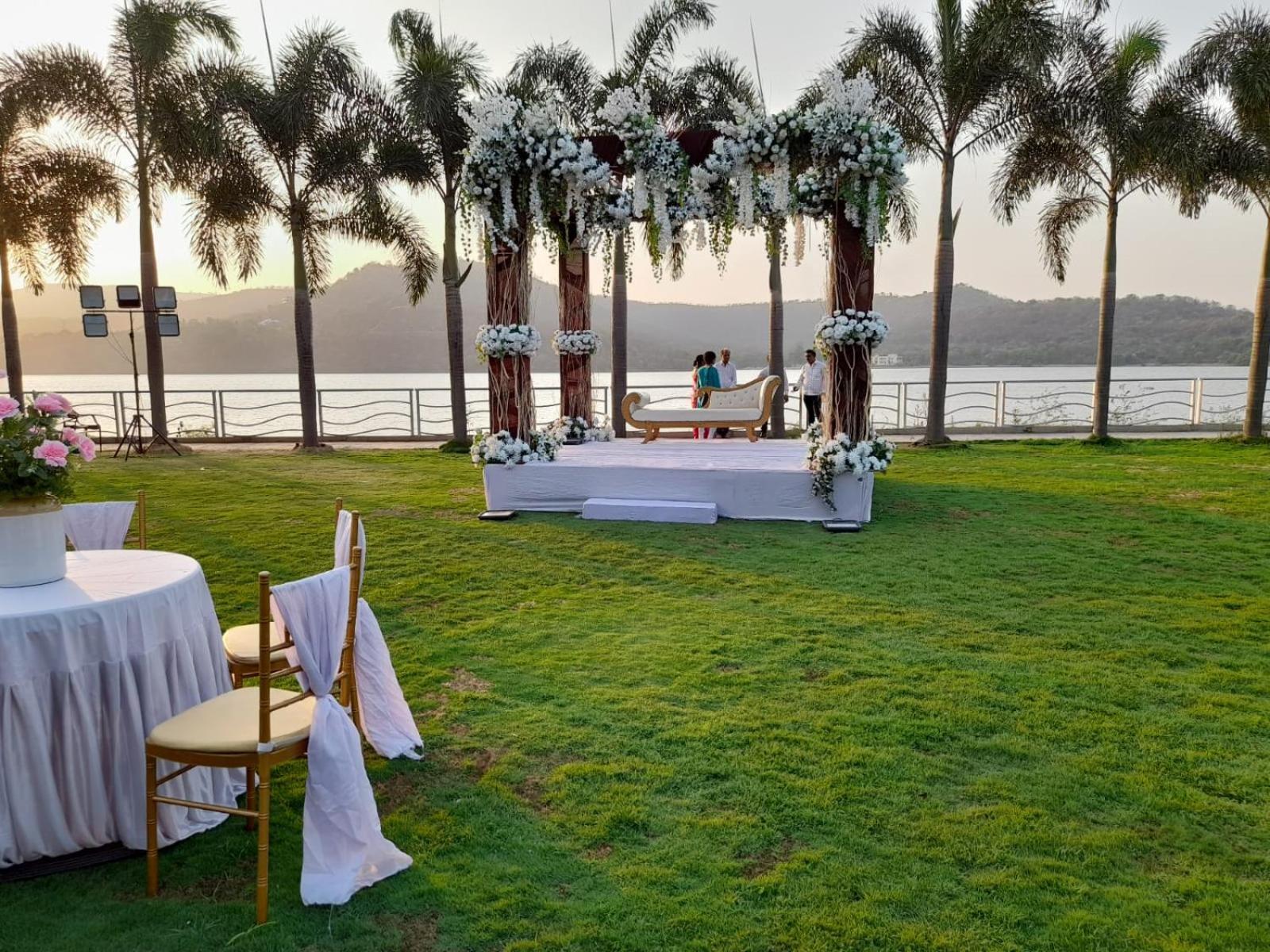 Aquarius Resort Gorhe Khurd Esterno foto